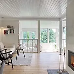 6 Person In Melby-by Traum * Melby