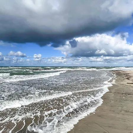 6 Person In Melby-by Traum