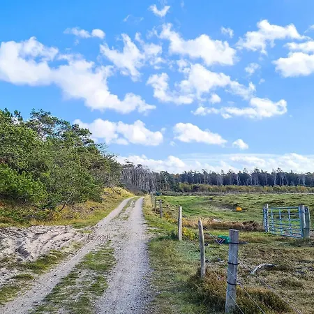 6 Person In Melby-by Traum *