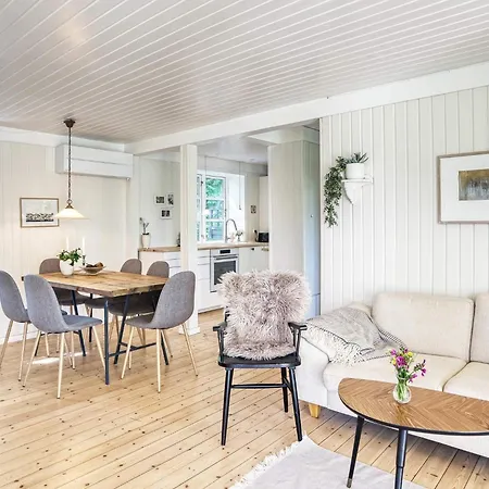 6 Person In Melby-by Traum * Melby