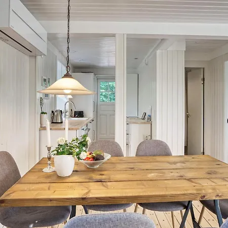 6 Person In Melby-by Traum Melby